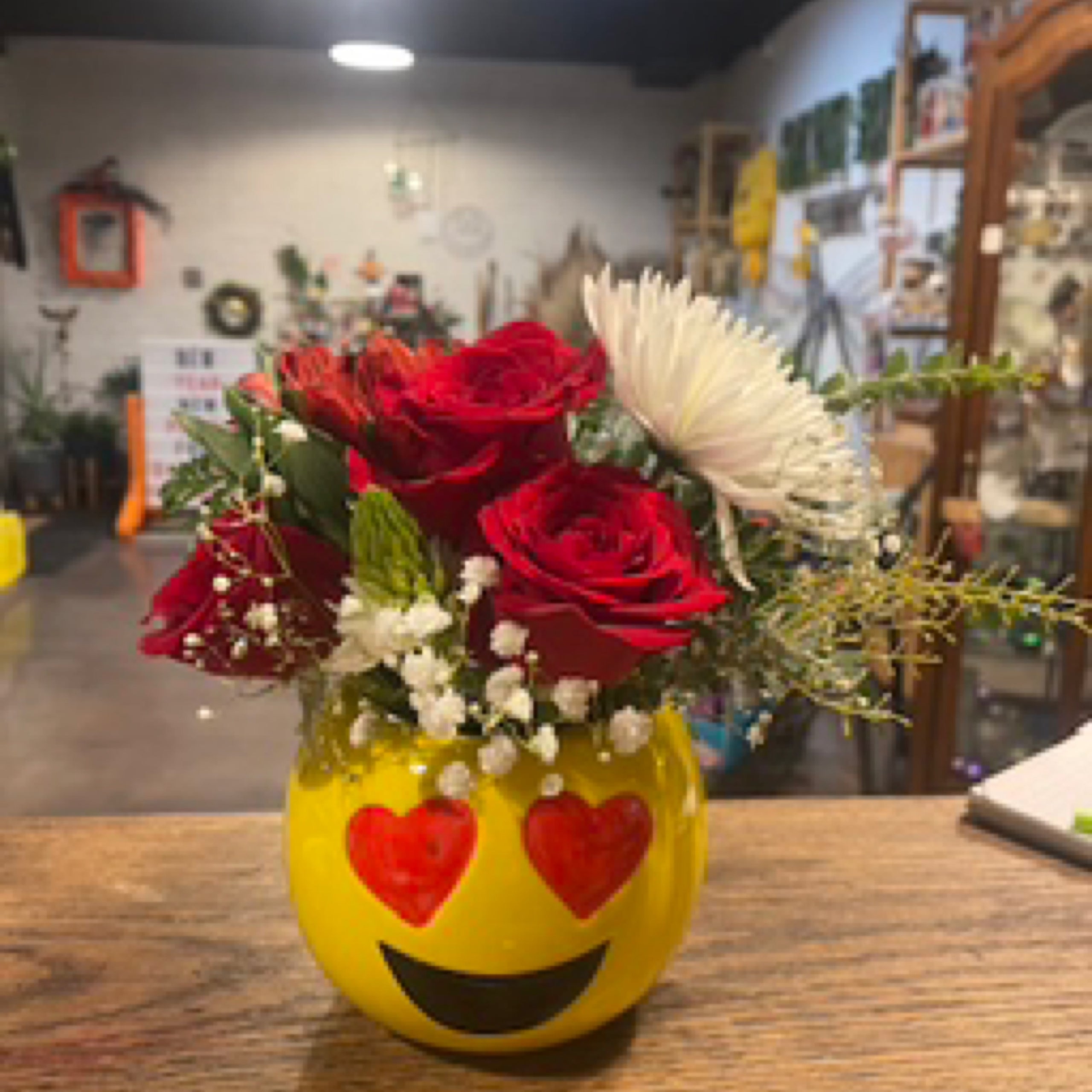 heart-eye-emoji-arrangement